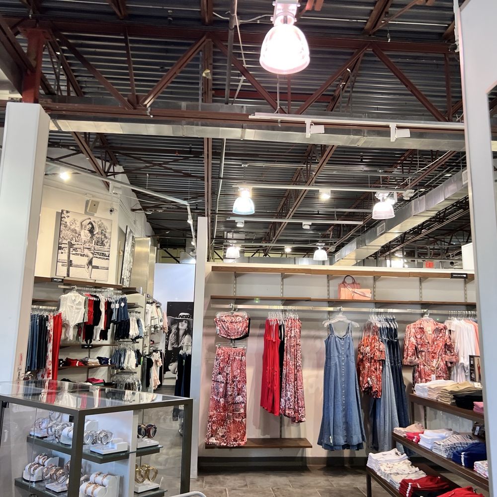 Guess - Inside - Sports Wear Near Me - Castle Rock, Colorado Guess - Inside - Sports Wear Near Me - Castle Rock, Colorado