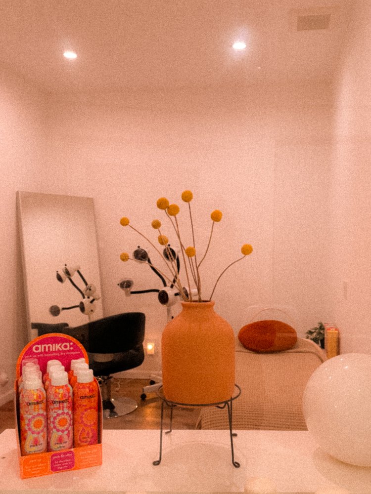 Zoila Flor Head Spa Logo