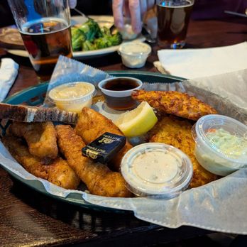 Cleveland Pub & Grill - New American Near Me - New Berlin, Wisconsin