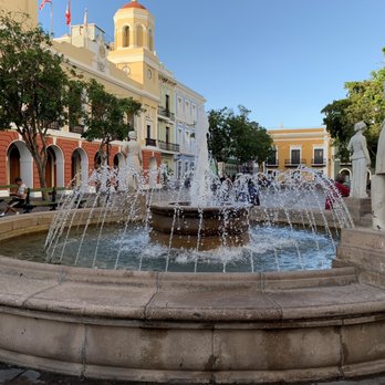 Plaza de Armas - Landmarks & Historical Buildings Near Me - San Juan, Puerto Rico