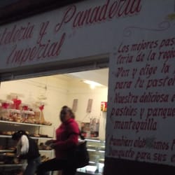 Imperial - Fachada y entrada del local