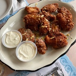 Four Brothers Pizza Inn & Restaurant - Garlic chicken wings