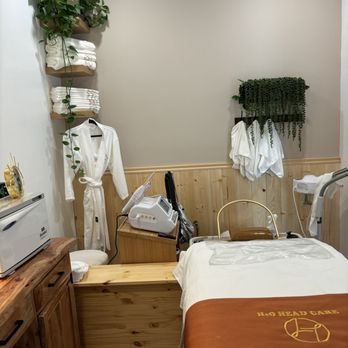 H2O Head Care 2 - Very clean and neat treatment room/massage area - Massage Near Me - Burlingame, California