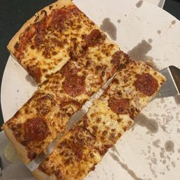 Square cut round pizza, who does this??