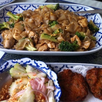 Thai Kitchen - Pad See Ew Chicken & Fish Cakes - Thai Near Me - Union City, California