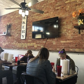 Flatbed Ford Cafe - Inside dining - Cafes Near Me - Winslow, Arizona