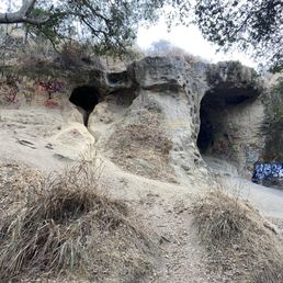 Heading toward the cave opening. Heading toward the cave opening.