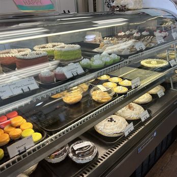 Freeman's Bakery - Dessert case - Bakeries Near Me - Florence, South Carolina