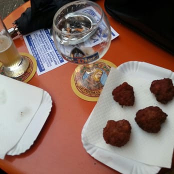 Bayern Haus - Una bella Val-Dieu appena finita e le polpettine della casa appena cotte (nella formula 7€ polpettine no-stop e birra a scelta) - Beer Gardens Near Me - Naples, NA Bayern Haus - Una bella Val-Dieu appena finita e le polpettine della casa appena cotte (nella formula 7€ polpettine no-stop e birra a scelta) - Beer Gardens Near Me - Naples, NA