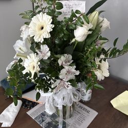 Tara Florist - Beautiful arrangement for the Newlyweds!!