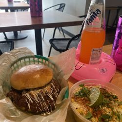Mnches Kitchen - Burger and street corn