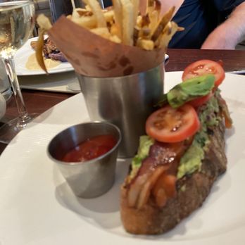 Sandbar - Avocado toast - Bars Near Me - Cold Spring Harbor, New York
