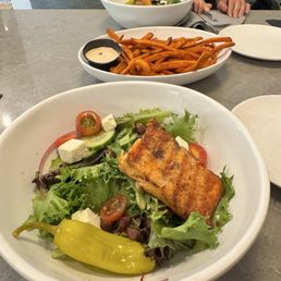 Greek salad with Salmon - with sweet potatoes