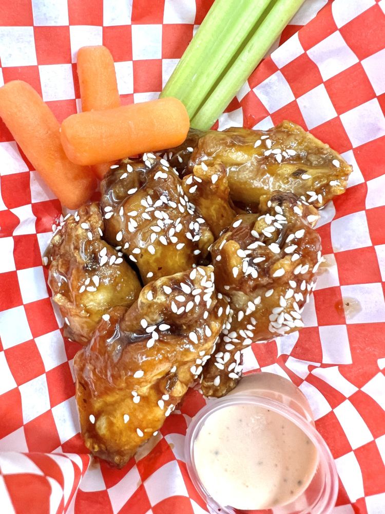 FLAPPY’S WINGS AND BAR Updated April 2024 93 Photos & 38 Reviews