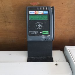 Card readers at every machine for a quick and easy way to pay and get your wash started quickly. Super convenient! Card readers at every machine for a quick and easy way to pay and get your wash started quickly. Super convenient!