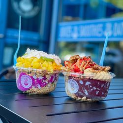 Playa Bowls - Electric Mermaid Pitaya Bowl & Nica Bowl  | @copenhangry