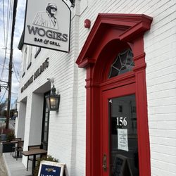 Wogies Bar & Grill - Outside establishment