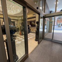 Hotel Internazionale - Entrance to the front desk.