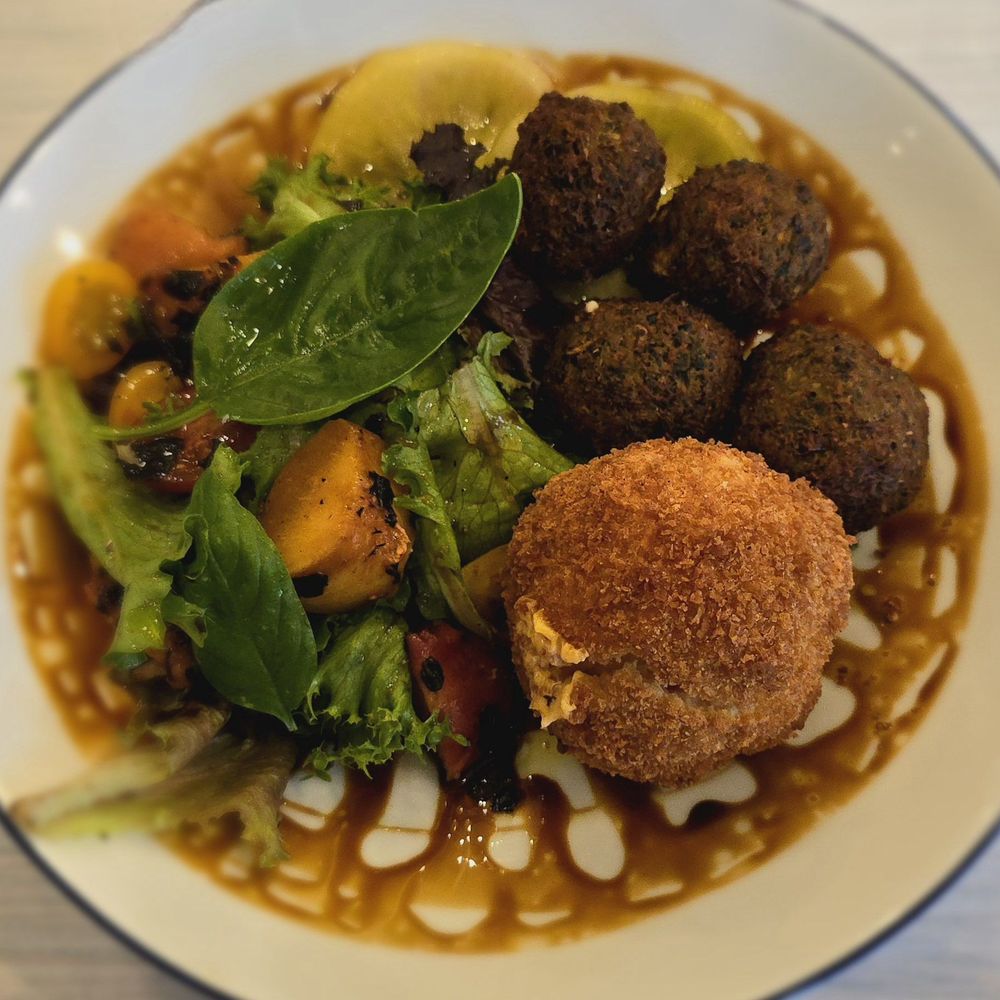 Root And Bone - Grilled peach salad with pimento cheese croquet and southern falafel - Southern Near Me - Horse Shoe, North Carolina Root And Bone - Grilled peach salad with pimento cheese croquet and southern falafel - Southern Near Me - Horse Shoe, North Carolina