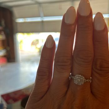 Elegant Nails - Short almond shape with gel polish - Nail Salons Near Me - Stockton, California Elegant Nails - Short almond shape with gel polish - Nail Salons Near Me - Stockton, California