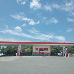 Circle K - The Circle K is part of an Esso gas station.