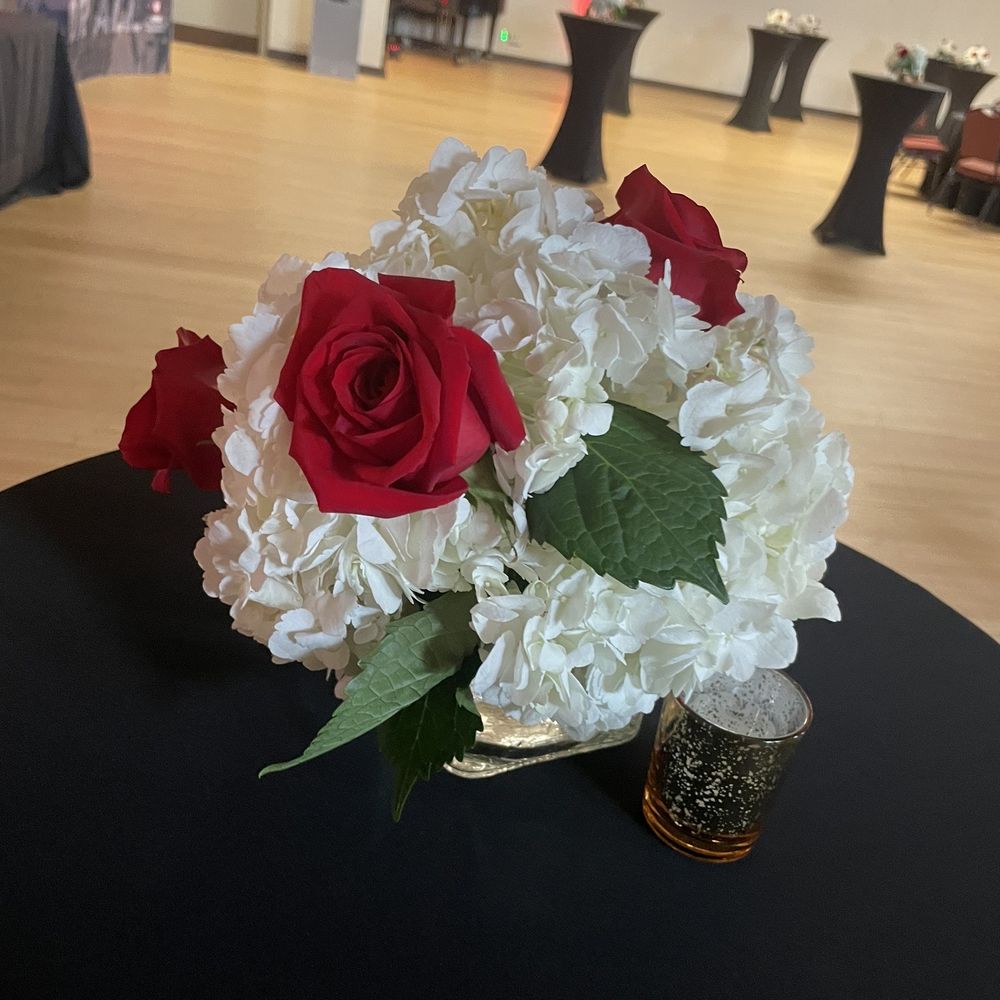 Jockish Flowers - Short flower arrangement - Florists Near Me - Indianapolis, Indiana Jockish Flowers - Short flower arrangement - Florists Near Me - Indianapolis, Indiana
