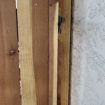 LifeScaping Fences - Gate doesn't close, due to loose wood (on right) - Fences & Gates Near Me - Sacramento, California