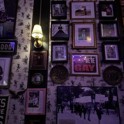 Little Gay Pub - Interior decor