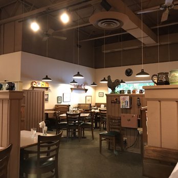 Egg Harbor Café - Empty tables are a rare sight- this was taken at 7:30am in Sunday morning. - Breakfast & Brunch Near Me - Lake Forest, Illinois
