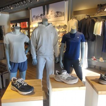 New Balance Lincoln Park - Gear - Shoe Stores Near Me - Chicago, Illinois New Balance Lincoln Park - Gear - Shoe Stores Near Me - Chicago, Illinois