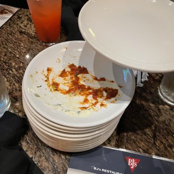 BJ's Restaurant & Brewhouse - Dirty plates - Pizza Near Me - Gainesville, Virginia