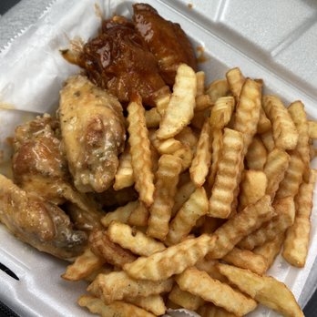 House of wings - Garlic Parmesan + Sriracha wings - Chicken Wings Near Me - Slidell, Louisiana House of wings - Garlic Parmesan + Sriracha wings - Chicken Wings Near Me - Slidell, Louisiana