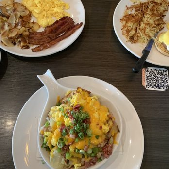 Broken Yolk Cafe - Benedict, Hash Skillet, American Breakfast - Breakfast & Brunch Near Me - Del Mar, California