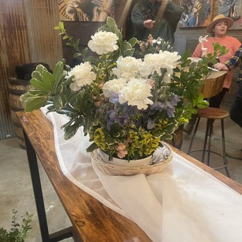 MamaHood Together - Floral arrangement made at one event - Life Coach Near Me MamaHood Together - Floral arrangement made at one event - Life Coach Near Me