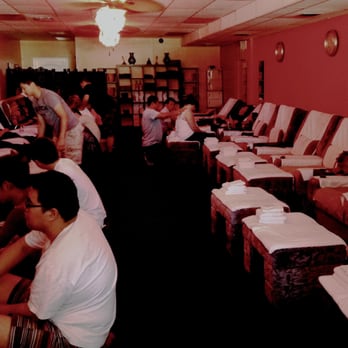 Foot Relaxing - The room is darker than this photograph, and adds to the quiet and peace of the treatment. - Massage Near Me - West Palm Beach, Florida Foot Relaxing - The room is darker than this photograph, and adds to the quiet and peace of the treatment. - Massage Near Me - West Palm Beach, Florida