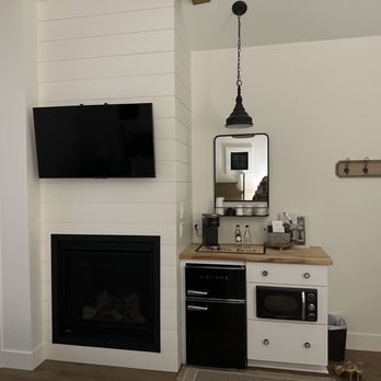 The Cottage Inn at Sisters  - Hotels Near Me - Sisters, Oregon