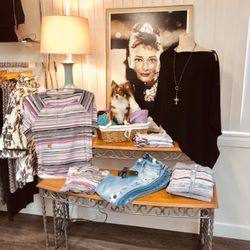 Icons Fashion - Sweet little Romeo loved this feature table!