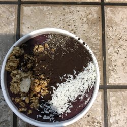 Rosie’s Coffee at Villanova Station - Pitaya bowl with dark cocoa @rosies_coffee #RosiesCoffee1