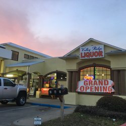 Valley Ridge Beverage and Valley Ridge Liquor - Liquor, beer, wines, soft drinks, gas , and hot foods.