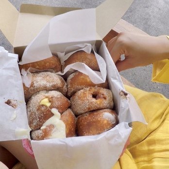 Leonard's Bakery - Bakeries Near Me - Honolulu, Hawaii
