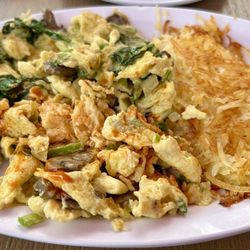 Suzy Q's Hometown Diner - Veggie Scramble & hashbrowns