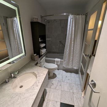 Hilton Toronto/Markham Suites Conference Centre & Spa - Bathroom - Hotels Near Me - Markham, Ontario