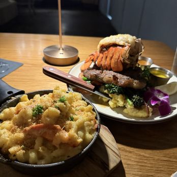 Station 16 - Lobster mac and cheese / lobster and steak - Cocktail Bars Near Me - Elk Grove, California