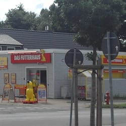 Das Futterhaus - Liegt direkt gegenüber dem NETTO Lebensmitteldiscounter auf der Tangstedter Landstraße (Adresse ist aber BÖTTGERSTRAßE)