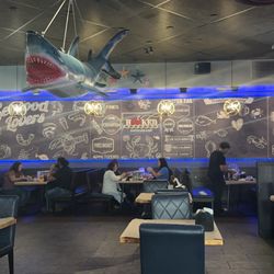 Hooked Seafood Boil & Bar - Interior