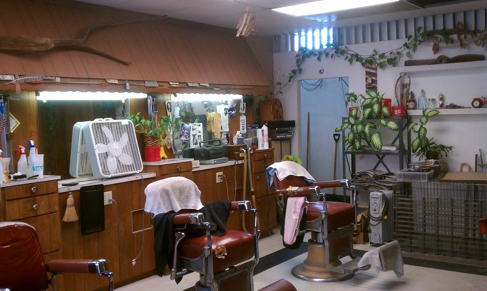 Wayne's Old Time Barber Shop & Styling Salon Logo