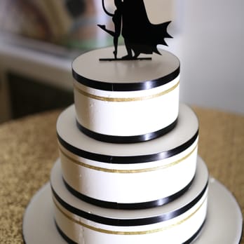 Queen Mary Weddings - Cake from Rossmoor Pastries - Wedding Planning Near Me - Long Beach, California Queen Mary Weddings - Cake from Rossmoor Pastries - Wedding Planning Near Me - Long Beach, California