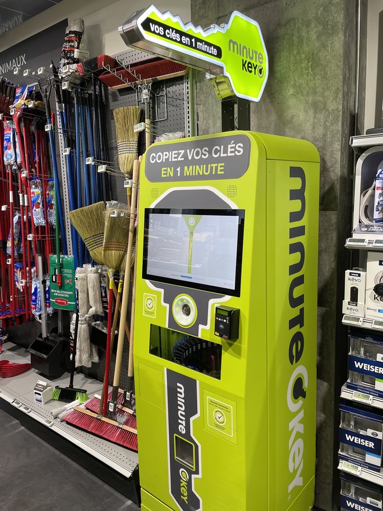 LA SHOP BMR Updated August 2024 10 Photos 70 Rue Peel, Montréal