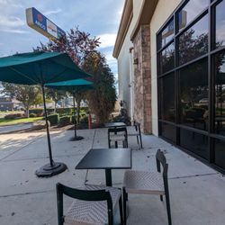 Starbucks - Outdoor seating