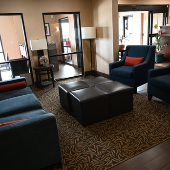 Giles Hotel Inn & Suites - Well remodeled Lobby Seating Area - Hotels Near Me - Pulaski, Tennessee Giles Hotel Inn & Suites - Well remodeled Lobby Seating Area - Hotels Near Me - Pulaski, Tennessee